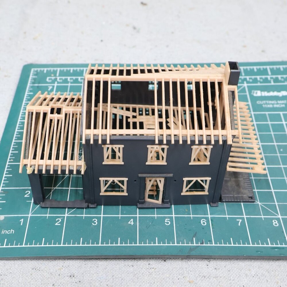 Bachmann 45191 HO Scale House Under Construction Kit Assembled